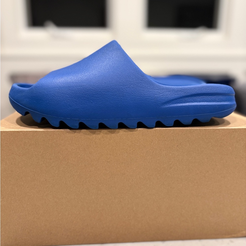 Adidas, Yzy Slides, Royal Blue 100% Authentic, with box, Men’s 11, Exc Cond!